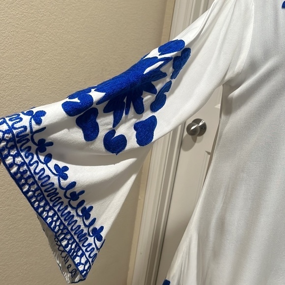 WAYAN NATURAL WEAR, Chic White Dress with Blue Embroidery SIZE M - Picture 7 of 11